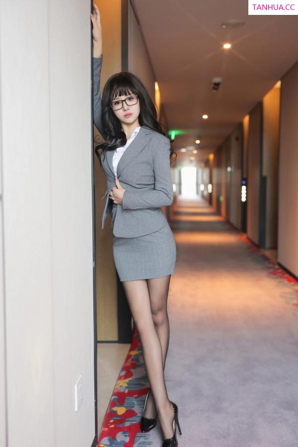 [XiuRen]高清写真图 2024.05.07 No.8496 金小依 美腿黑丝